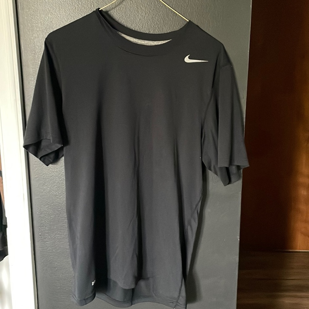 Mens black Nike dry fit tshirt